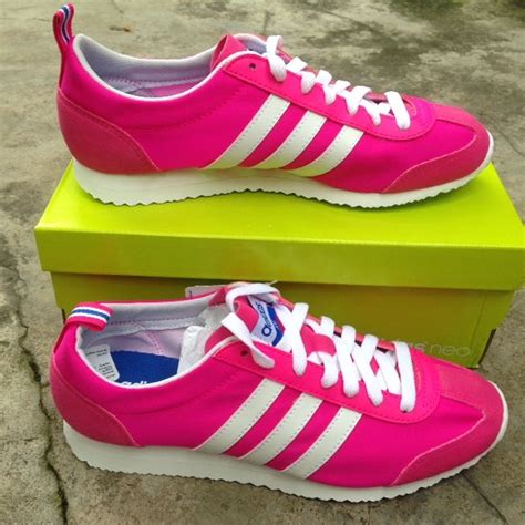 harga sneakers adidas wanita original